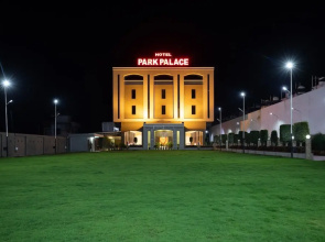 Capital O 19528 Hotel Park Palace