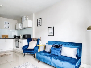Spacious 1 Bedroom Near Hospital