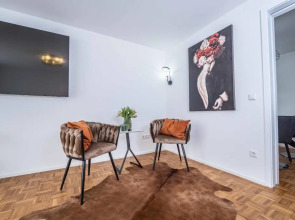 City Wohnung FN L 5 KLIMATISIERT mit Balkon und Küche