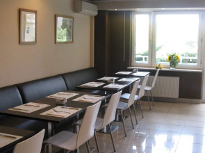 Hotel Wilanów Warszawa by DeSilva