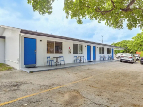 2 Mi to Dtwn Hollywood: Vibrant Pet-friendly Condo