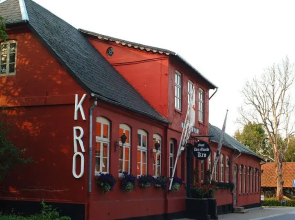 Den Gamle Kro, Gram