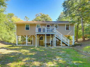 Lovely Emerald Isle Home, Walk to Beach!
