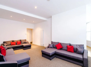 Benson Apartments by Top House