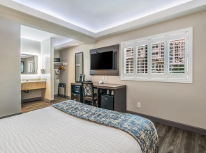 Inn at 50 at Long Beach Convention Center