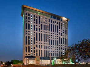 Отель Holiday Inn & Suites Dubai Festival City an IHG