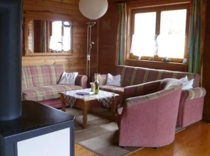 Holzblockhaus mit Kamin am Kite_ S