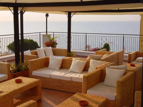 Apeiron Hotel