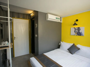 White Rabbit Hostel - Adults Only