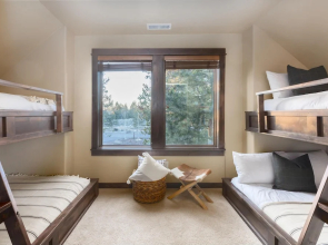 Dancing Rock - Mountain Home w Fire Pit & Spa!