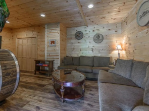 Alessandras - Beautiful Rustic-chic Riverfront Cabin Fireplace pet Friendly