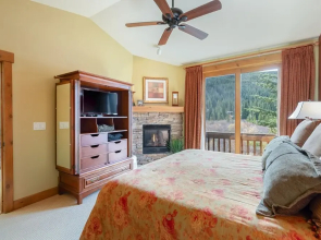 66 Thackwell Lane 4 Bedroom Townhouse by RedAwning