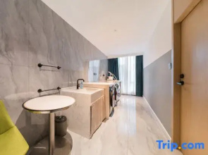 Yining  Riverside   Cloud  Hotel
