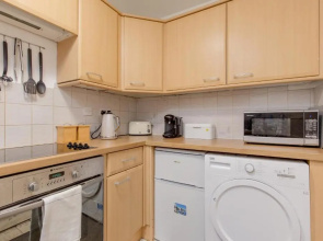 ALTIDO Chic 2BR Apt at the Heart of The Royal Mile