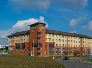 Holiday Inn Express London Luton Airport by IHG Hotel
