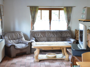 Quaint Chalet in Hannut with a Pond