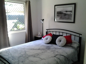 Bottlebrush B&B