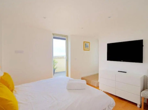 Largigi offering two amazing panoramic sea front apartments