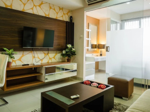 Luxurious 1BR At Dago Suites Apartment