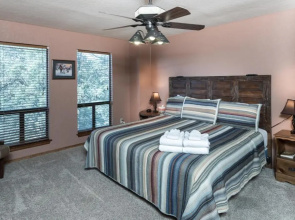 2 Sisters Mountain Home, 3 Bedrooms, Sleeps 10, View, Game Room, Hot Tub