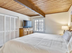 Downtown 2 Bedroom Mountain Vacation Rental in the Heart of Downtown Aspen One Block From Silver Queen Gondola