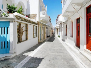 Stylish, Cozy 2-BDR Flat in Andros Town