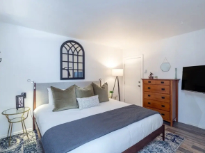 Comfort, Style, Short Walk To Town Park & Gondola 1 Bedroom Condo by RedAwning