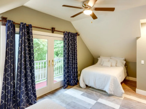 Sheboygan Getaway w/ Deck + On-site Lake Access!