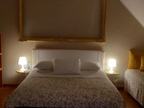 The Boheme Navigli - Quiet & comfy vintage Junior Suite with cozy balcony - 5th attic floor lift to 4th floor - metro' verde -green subway Porta Genova