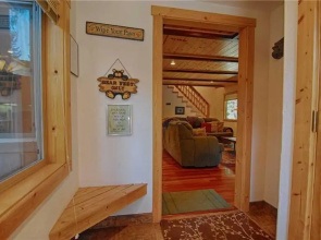 Lazy Bear Lodge W/huge Deck and Hot Tub! #247