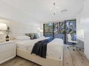 Auburun Designed 2 Bedrooms Home with Free Parking by KozyGuru
