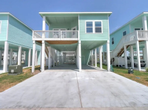 Turtle Cove 3 Bedroom Home by RedAwning