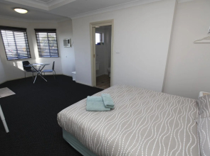 Across Country Motel and Serviced Apartments