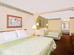 Days Inn & Suites by Wyndham Starkville