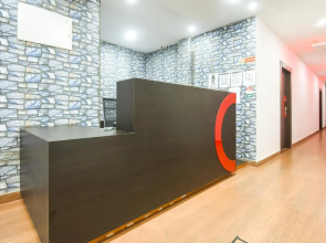 Red Velvet Premium by OYO Rooms