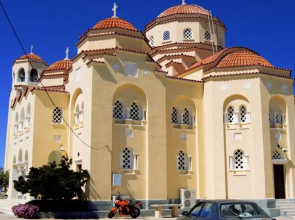 Pyrgos 3-bed Villa, Sleeps 8, With Pool and Aircon