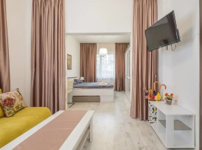 POP UP - Colourful One Bedroom Flat - TOP CENTER