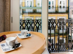 Cardosas Charming Apartment with Balconies