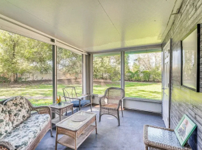 Spring Hill Home - 3 Mi to Weeki Wachee Springs!