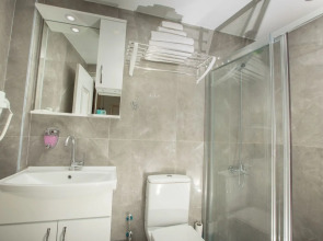 Atlantis Royal Hotel