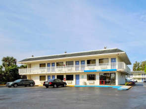 Travelodge by Wyndham Pompano Beach