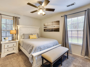 Cozy Fayetteville Vacation Rental Near Campus!