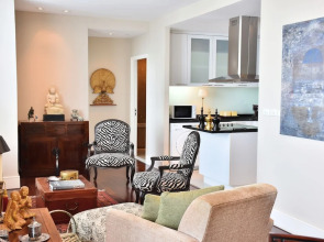 1 Bed Serviced Skyvilla With View Check in 15h to 22h Only