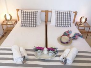 Alekos Beach Houses-Romance