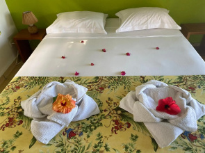 Bungalow d'une chambre avec vue sur la mer piscine partagee et jacuzzi a Vieux Habitants a 6 km de la plage