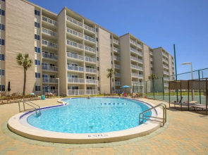 Gulf Shore Condo #106 - 1 Br condo by RedAwning