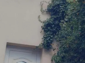PAVILLON SUR COUR 2 ÉTAGE avec ESCALIER COLIMAÇON 5 MN PARIS