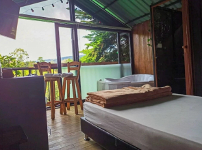 Lakeview Cabin with Jacuzzi in Guatapé