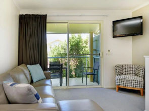 Aqualuna Beach Resort - Unit 25