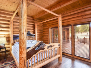 FlagRanch - 4 Br cabin by RedAwning